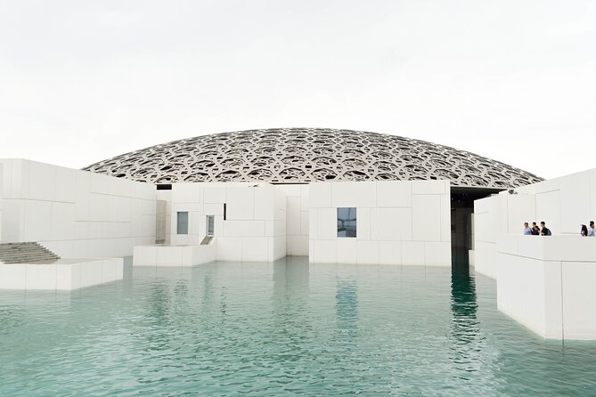 Abu Dhabi City Tour with Gold Coffee: A Taste of Luxury & Culture - What the guide and driver add