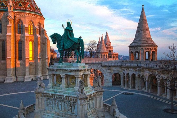 Buda Castle Walking Tour with Matthias church entry, Cake&Coffee - Cake, coffee, and a welcome break