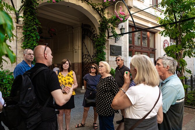 Buda Castle Walking Tour with Matthias church entry, Cake&Coffee - Weather, meeting points, and small practical matters