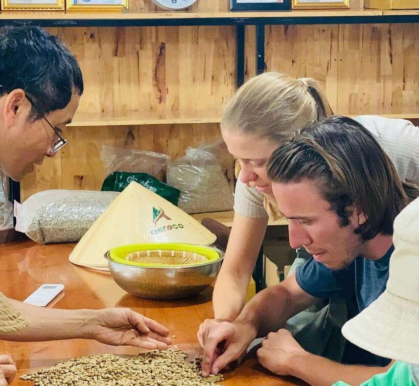 Buon Ma Thuot: Bean to Brew Coffee Farm Tour with Tasting - Starting at Ea Kao and finding the farm