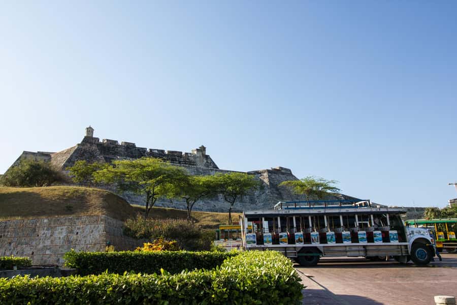 Cartagena: History, Culture & Coffee Experience - Plaza de la Aduana and Cartagena’s difficult past