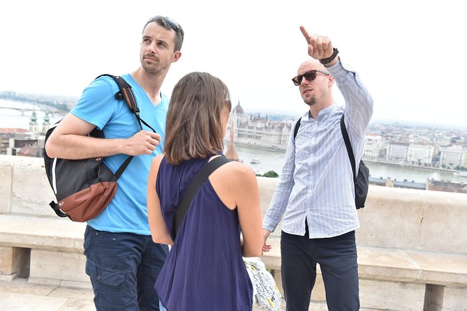 Castle District tour with Matthias Church Ticket & Cake & Coffee - Sándor Palace and the modern role of Castle Hill