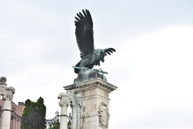 Castle District tour with Matthias Church Ticket & Cake & Coffee - Matthias Fountain and a final royal flourish