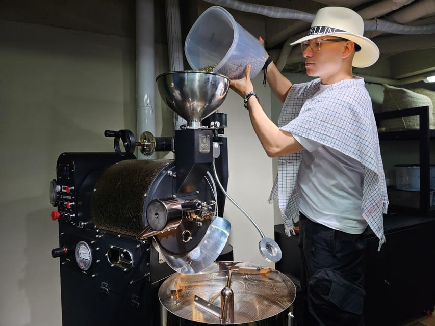 Coffee Experience with roasting show in Comuna 13 - The roasting show brings the lesson to life