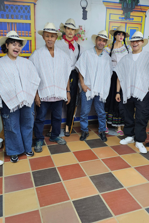 Coffee Experience with roasting show in Comuna 13 - The social impact behind your $20
