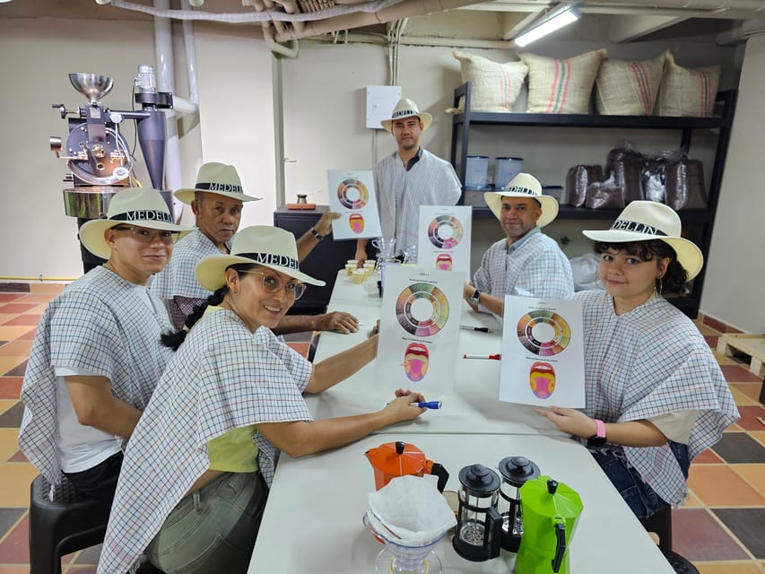 Coffee Experience with roasting show in Comuna 13 - A practical one-hour schedule