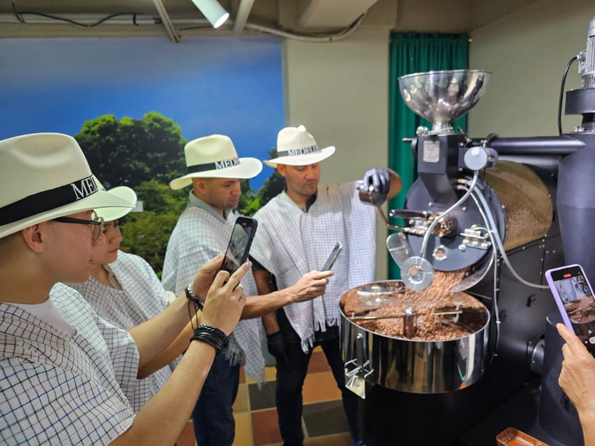 Coffee Experience with roasting show in Comuna 13 - From coffee fruit to the first transformation