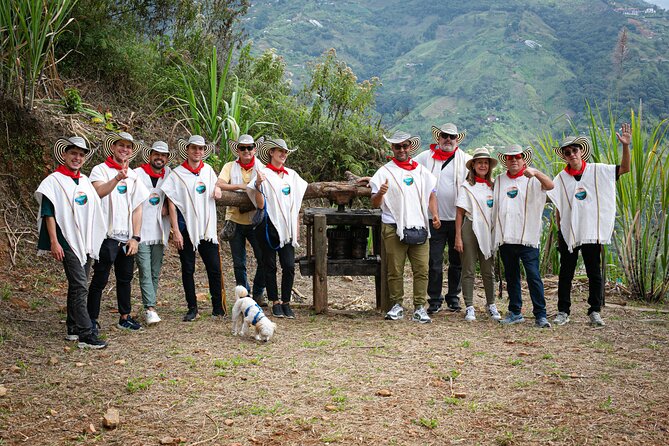 Coffee Tour with arrival on horseback and sugar cane processing - Family stories, local work, and a mountain lunch