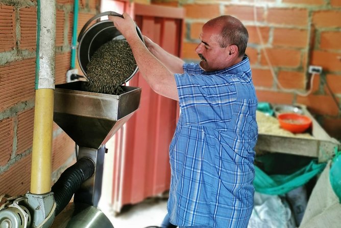 Comuna 13 & Coffee Farm Private Tour in Medellin | The Best Combo - Lunch and the rhythm of the day