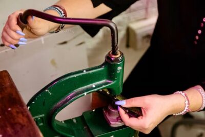Create your own leather wallet in Florence + coffee