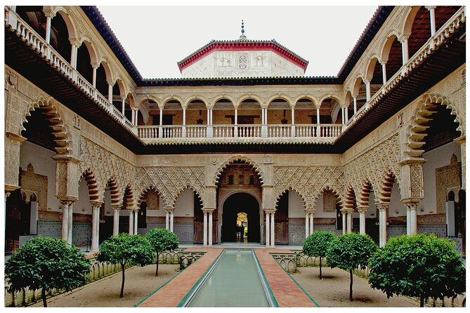 Exclusive Alcazar with breakfast or afternoon coffee in gardens - A short walk through Santa Cruz