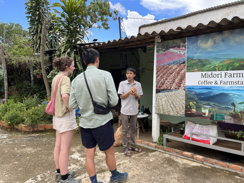 Experience specialty coffee with sustainable coffee farmers - Brewing with several methods, then making a Phin coffee