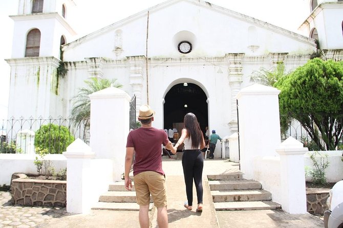 Flowers Route Tour-Colonial Towns, Handicraft & Coffee Plantation - Nahuizalco: crafts and the first central plaza