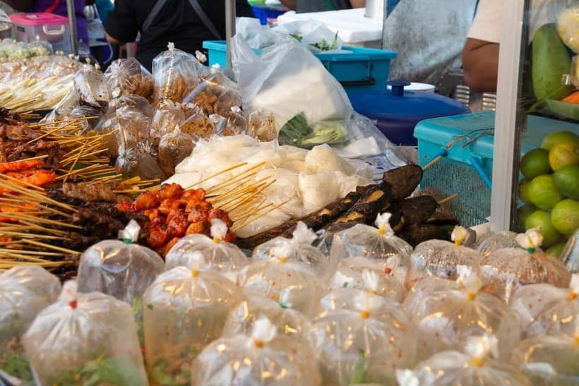From Bangkok: Don Wai Market, Wat Samphran & Lotus Café Tour - Guide Options, Group Size, and What You Pay