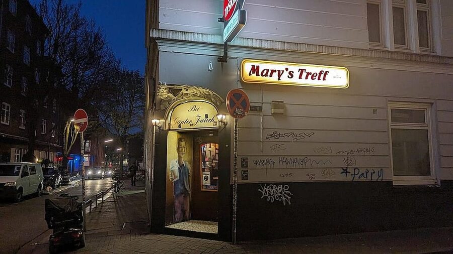 Hamburg - St. Pauli coffee klatch with ex dominatrix - perfect in rainy weather - Key points about this St. Pauli experience