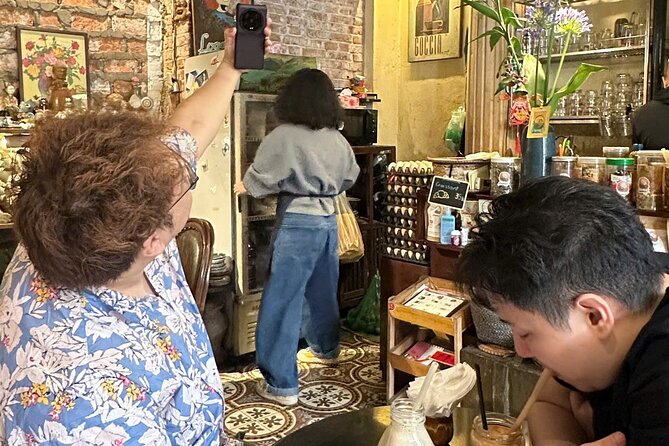 Hanoi Coffee Culture Tour: Sip, Taste & Hear Local Stories - The guides make the difference