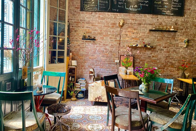 Hanoi French Quarter: Coffee and Stories - What the guides add to the experience
