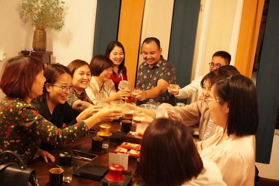 Hanoi: Hands-On 5 Vietnamese Coffees & 3 Local Wines Tasting - The role of Maxie and the teaching style