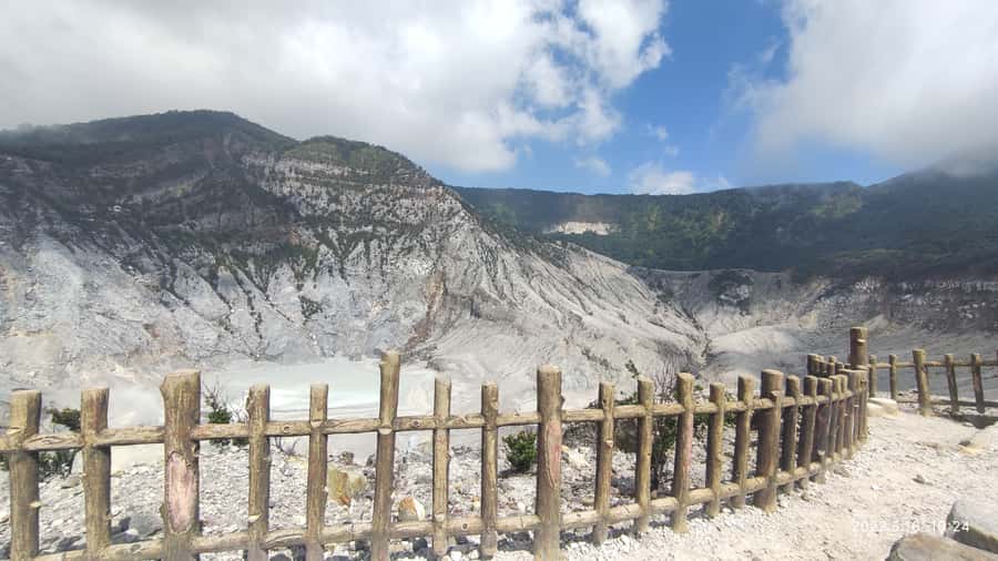 Jakarta :Volcano, HotSpring, Tea Factory, RiceField, &Coffee - Walking through the Ciater tea country
