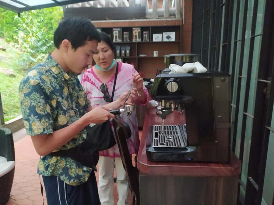Medellin: Avoeden Café Coffee Brewing Workshop - Comparing Drip, AeroPress, Espresso, and French Press