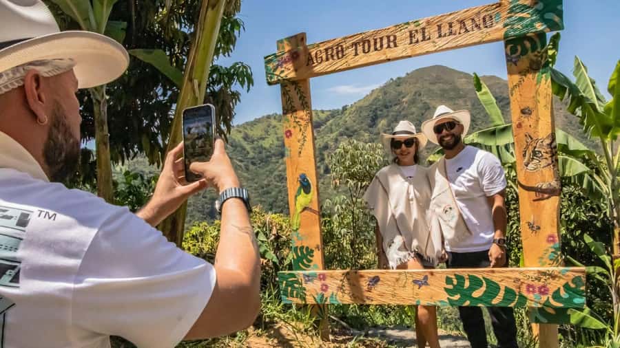 Medellin: Coffee and fruit tour - Poncho photos and mountain scenery
