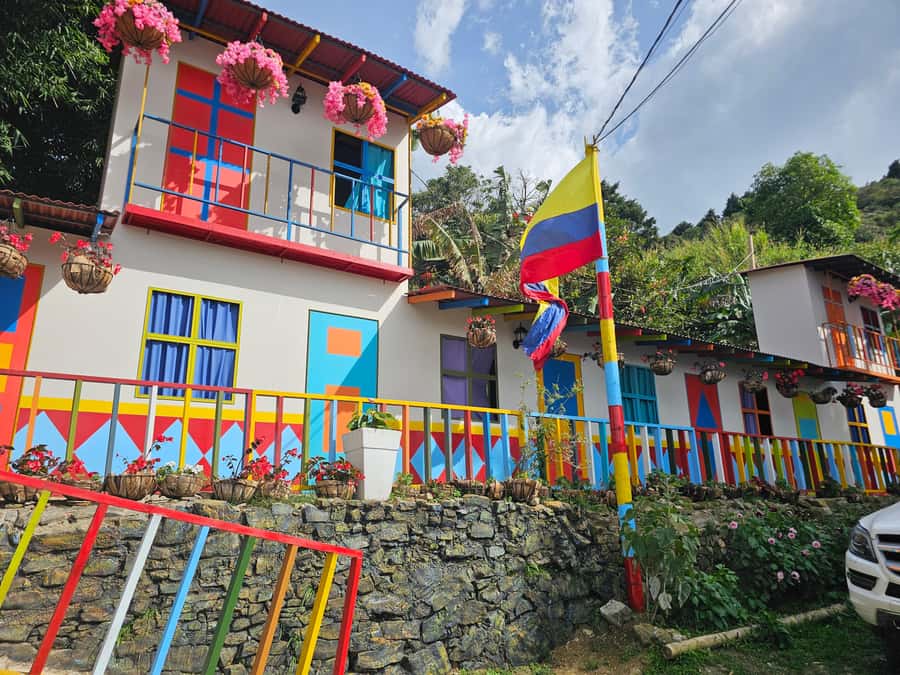 Medellin: Coffee Farm and Barista Workshop Experience - What the instructors add