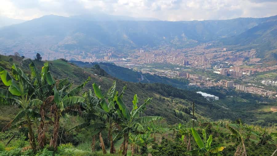 Medellin: Coffee Farm Tour & Spa with Overnight Glamping - Getting to the Arví Park meeting point