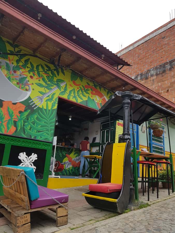 Medellin: Guatape, El Peñol Coffee Farm Private Tour & Fruit - The coffee farm near El Peñol
