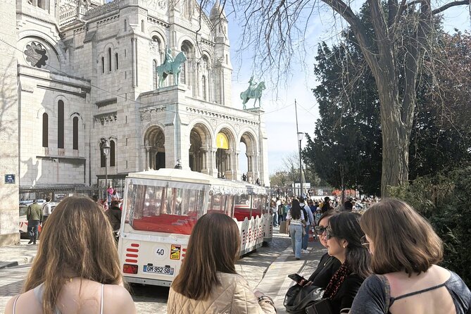Montmartre & Sacré Coeur : Museum & Coffee In A Tiny Group Tour - The vineyard, Maison Rose, and Montmartre’s village side