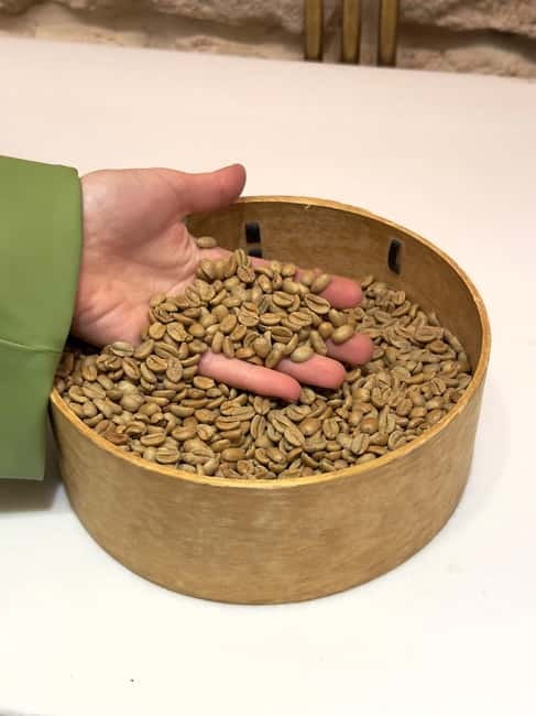 Paris: Coffee Roasting Workshop in Passage des Panoramas - Preparing an Espresso in the Café