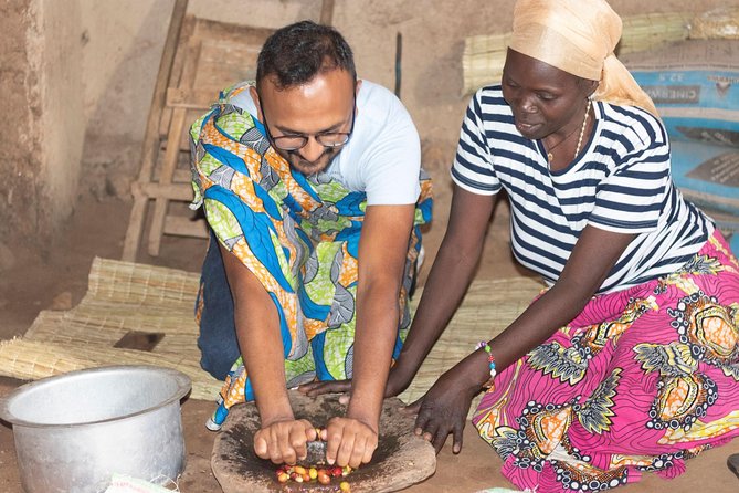 Rwandan Coffee Experience - Picking the right coffee cherries by hand