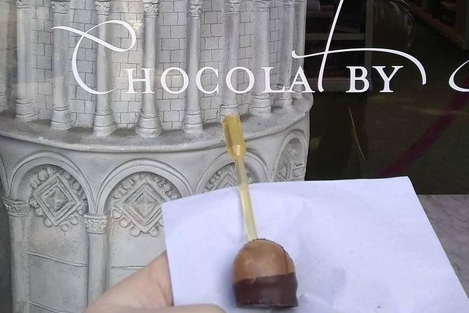 Savannah History plus Coffee and Chocolate Walking Tour - Squares, churches, houses, and the stories between them