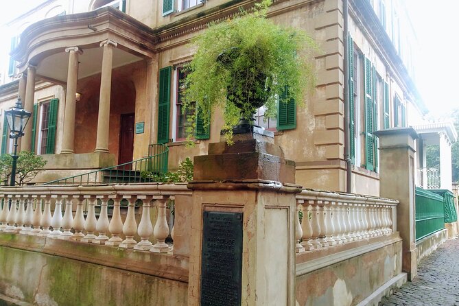 Savannah History plus Coffee and Chocolate Walking Tour - Finishing at Chippewa Square