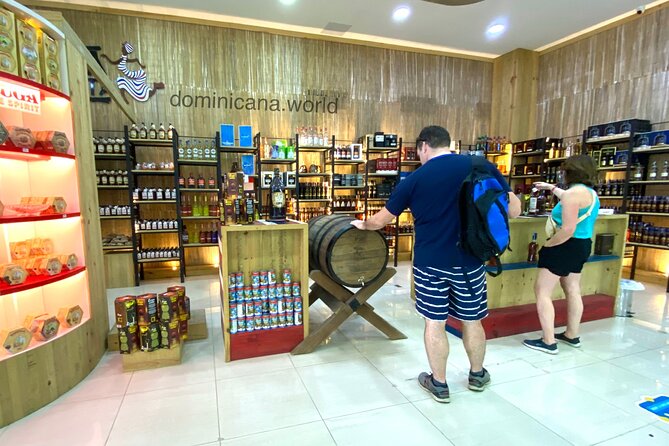 Shopping tour Punta Cana rum cigars coffee larimar chocolate souvenirs mamajuan - Rum and Mamajuana: the Dominican bottles to know