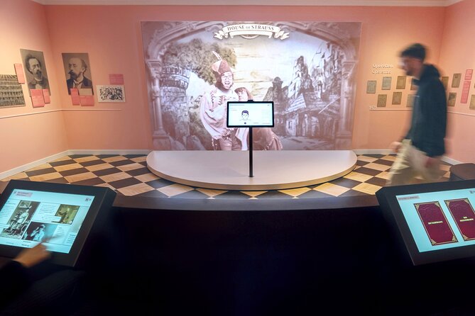 Strauss Exhibition incl. LED Concert Show / Coffee + Strauss Cake - Getting oriented in the 2,000-square-meter exhibition