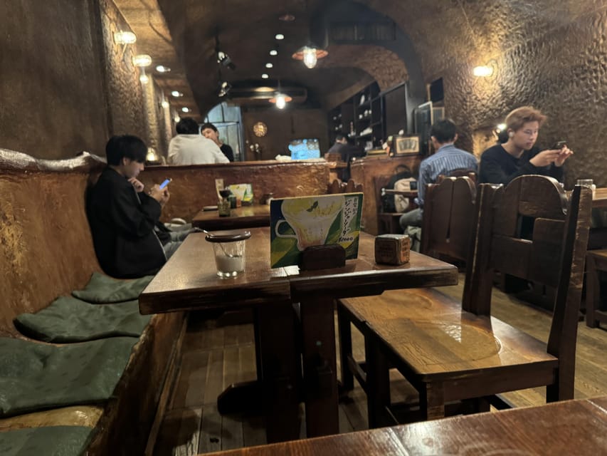 Tokyo's Neighborhood Digs: Coffee, Records & Vintage Vibes - Guide quality and the personal touch
