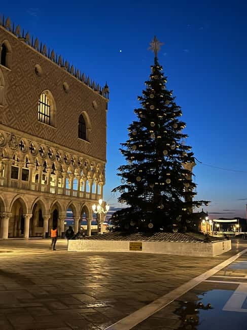 Venice: Sunrise Walking Tour with Espresso - St. Mark’s Square before the day begins
