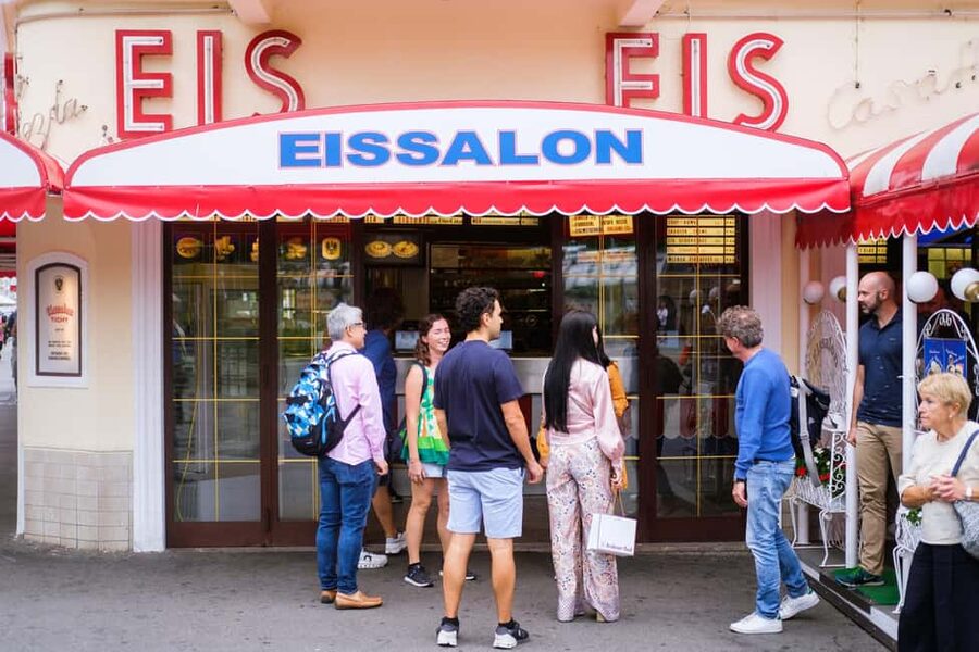 Vienna Coffee and Cake Tour: Sweets, Stories & Hidden Cafés - Naschmarkt and the final drink