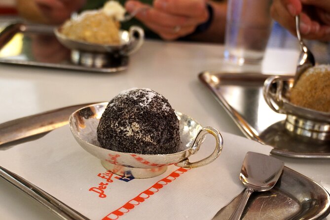 Vienna Coffee, Cake & Pastries Tour with Local Stories - Vienna’s old town: small alleys and café culture