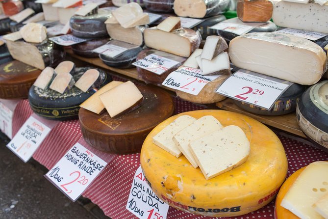 Vienna for Food Lovers: Cafés, Markets & Austrian Cuisine - Reumannplatz and the first sweet stop