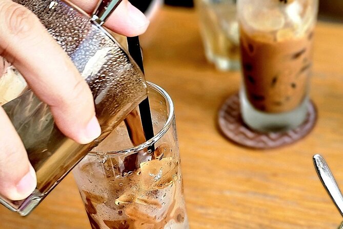 Vietnam Coffee Journey - Make extraordinary tasty coffee yourself - Using the phin instead of watching from the sidelines