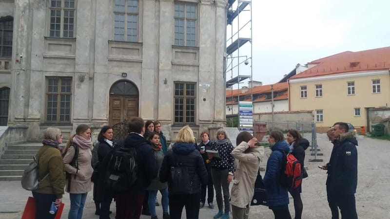 Vilnius: Morning Coffee Tour with Local Guide - What $31 buys you